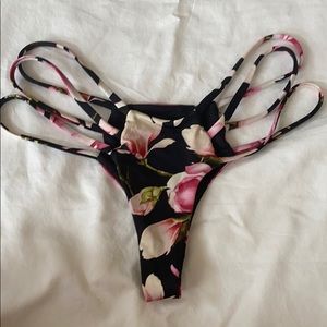 Frankies Bikini Bottoms Size:SMALL
